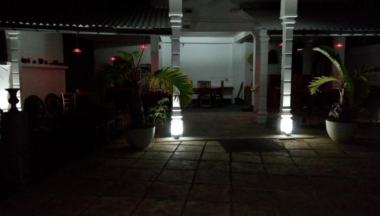Hotel Cacao à Katunayaka Extérieur photo